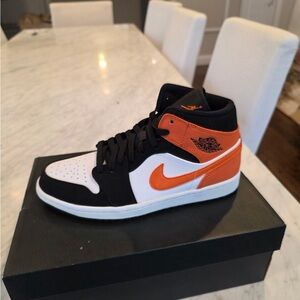 Air Jordan 1 Mid Black/starfish-white noir